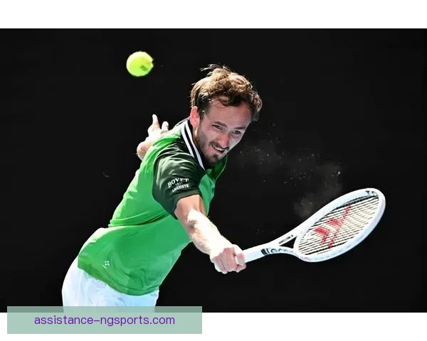 梅德韦杰夫力克纳达尔晋级决赛，重返世界第二席位